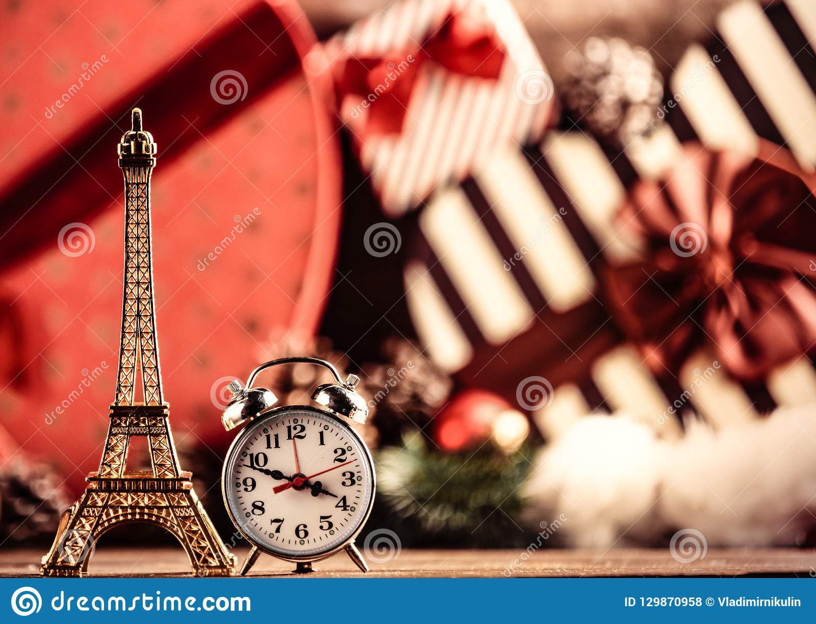 Detail Eiffel Tower Alarm Clock Nomer 13