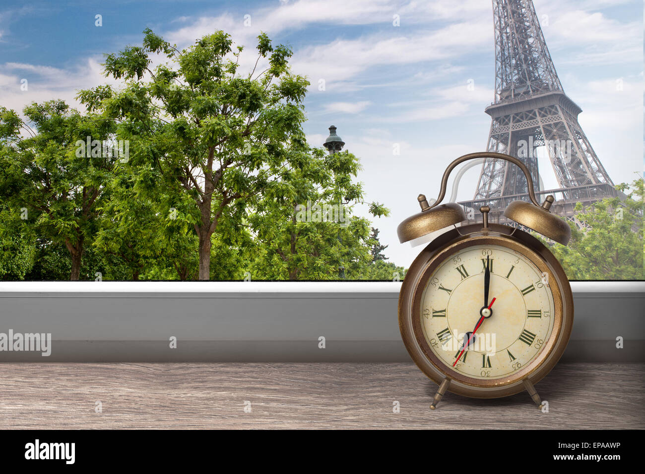 Detail Eiffel Tower Alarm Clock Nomer 9