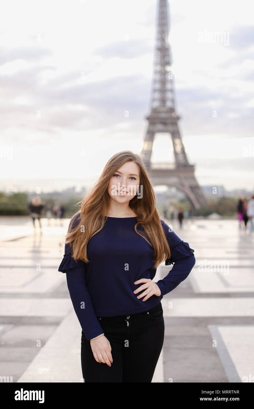 Detail Eiffel Tower Background Nomer 33