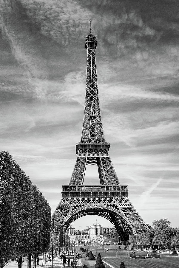 Detail Eiffel Tower Black And White Nomer 2