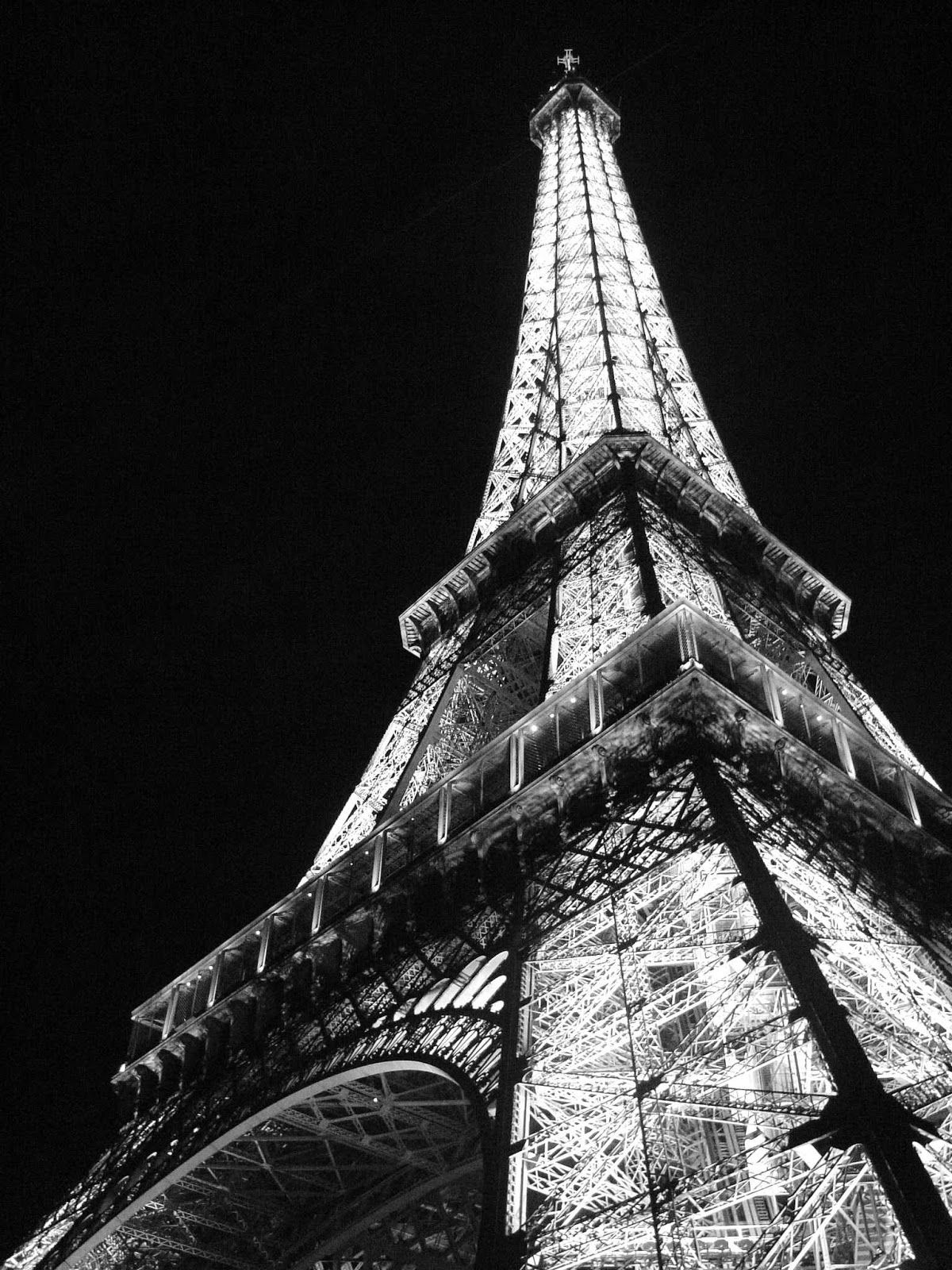 Detail Eiffel Tower Black And White Nomer 43