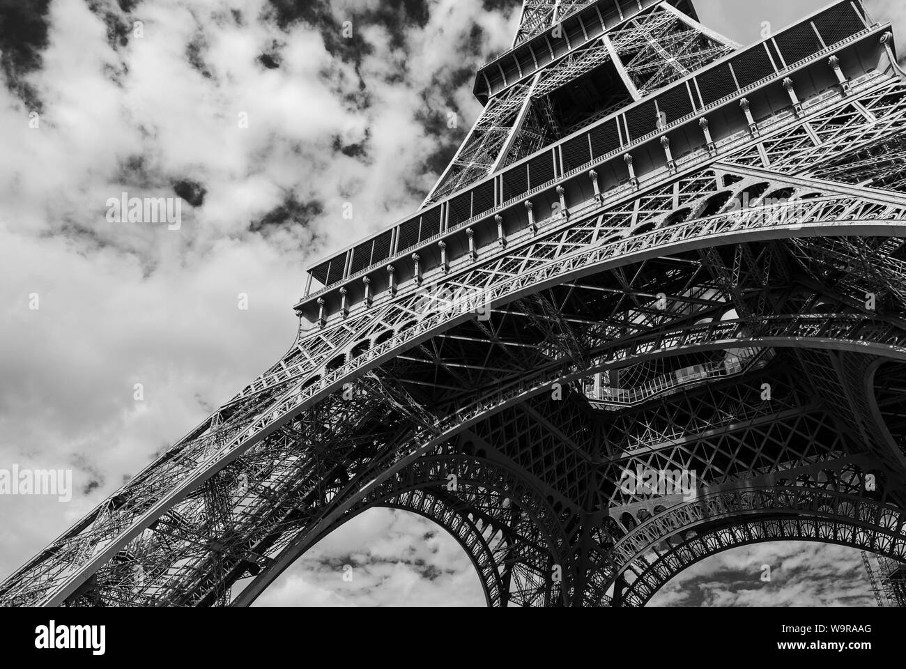 Detail Eiffel Tower Black And White Nomer 48
