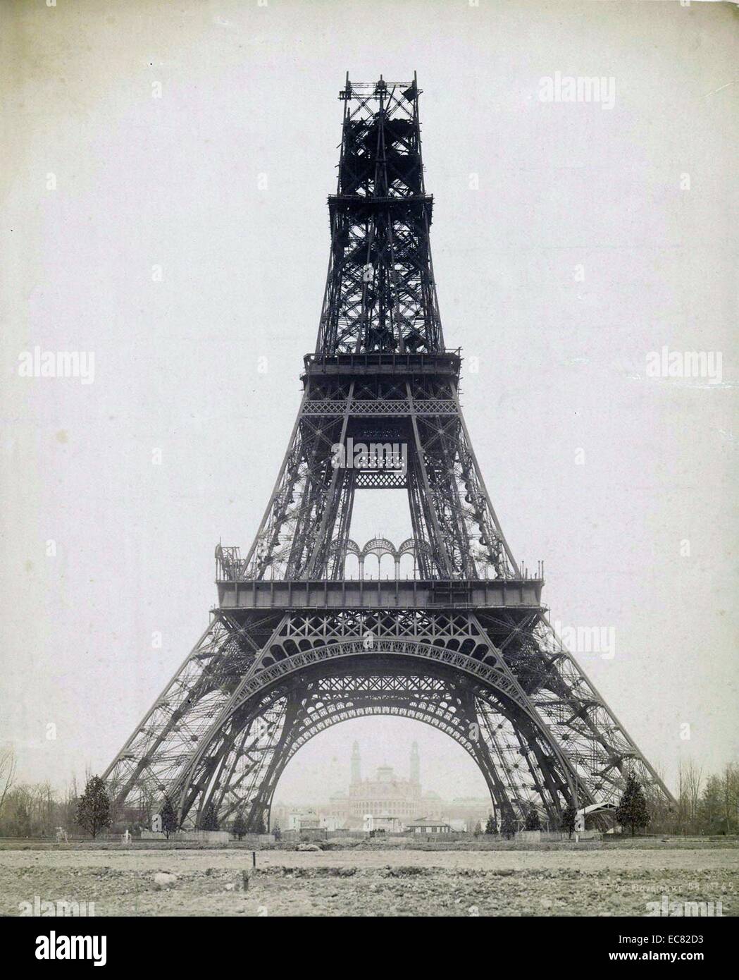 Detail Eiffel Tower Construction Pictures Nomer 27