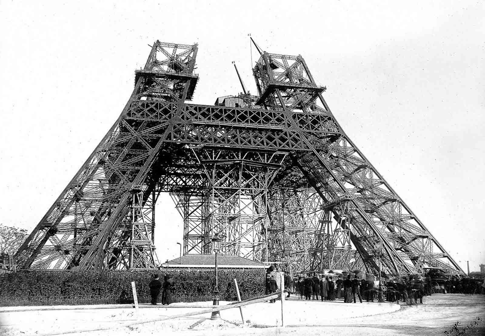 Detail Eiffel Tower Construction Pictures Nomer 4