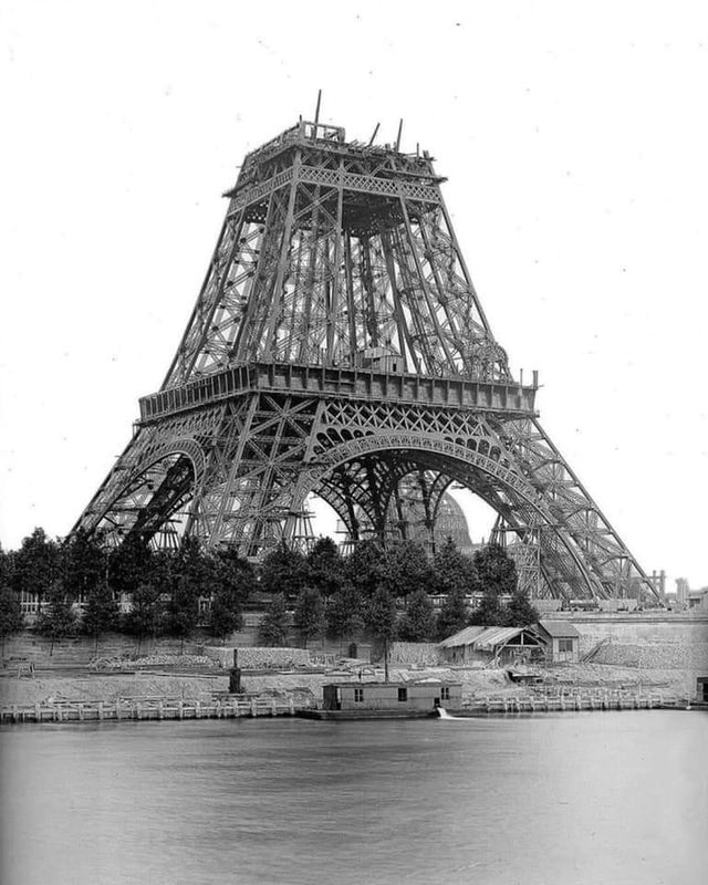 Detail Eiffel Tower Construction Pictures Nomer 9