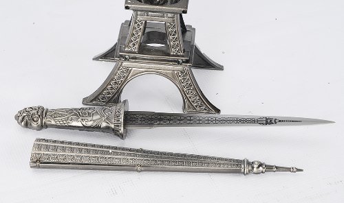 Detail Eiffel Tower Dagger Nomer 19