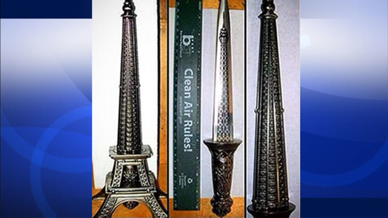 Detail Eiffel Tower Dagger Nomer 23