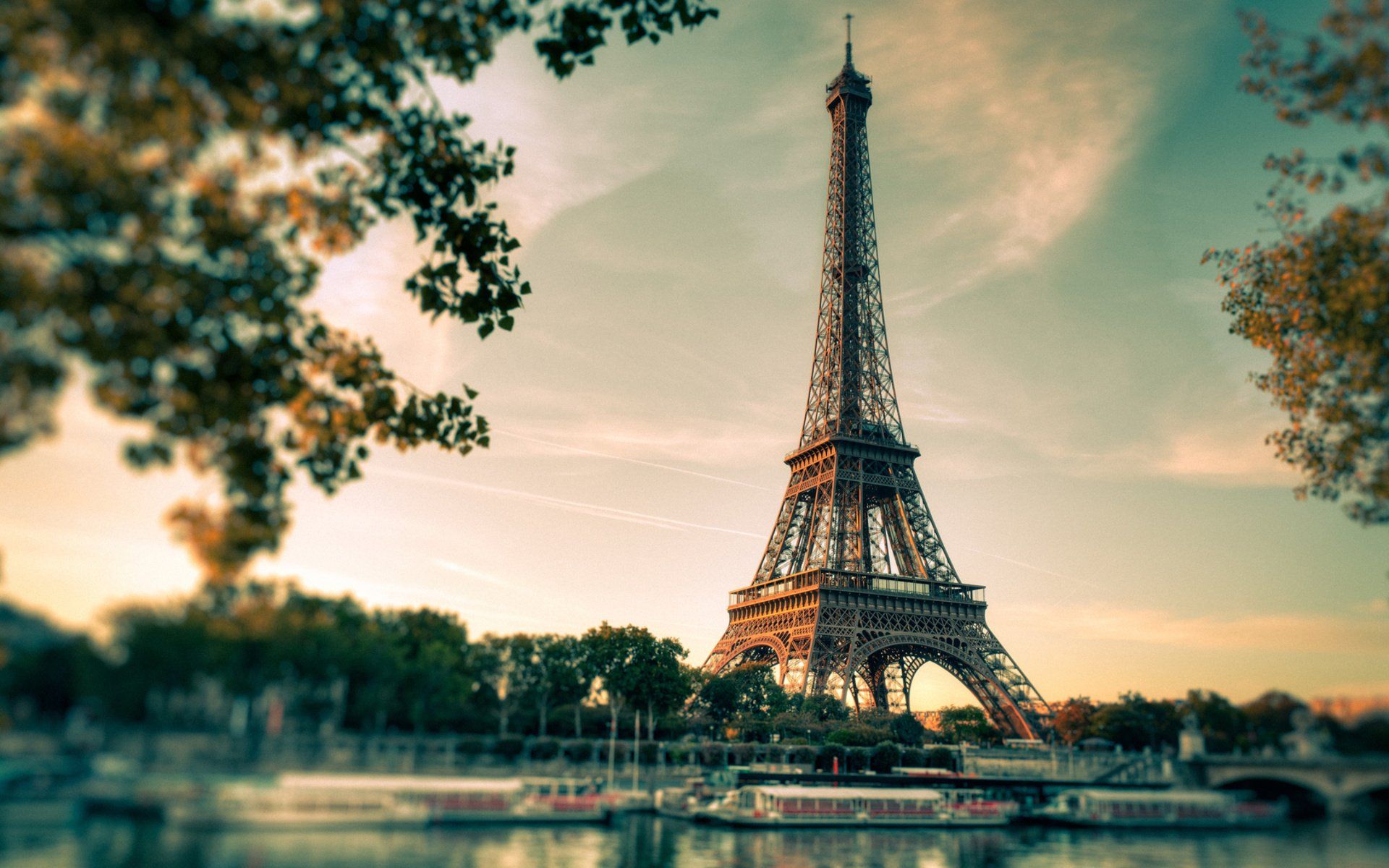 Detail Eiffel Tower Desktop Background Nomer 2