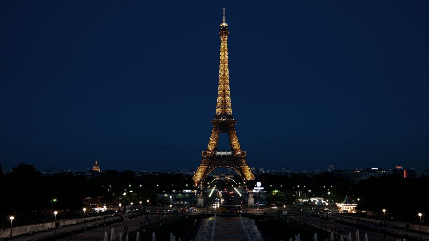 Detail Eiffel Tower Desktop Background Nomer 16