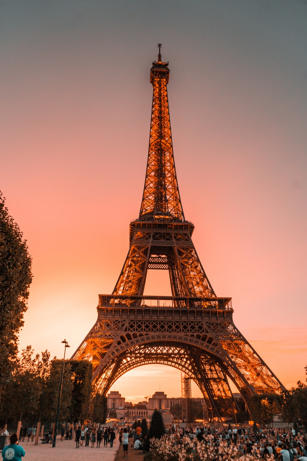 Detail Eiffel Tower Desktop Background Nomer 7