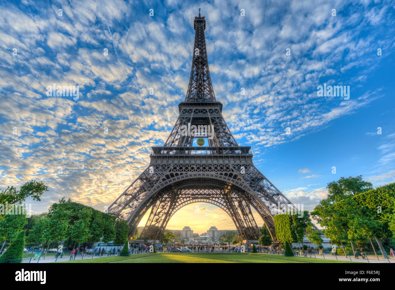 Detail Eiffel Tower High Resolution Nomer 48