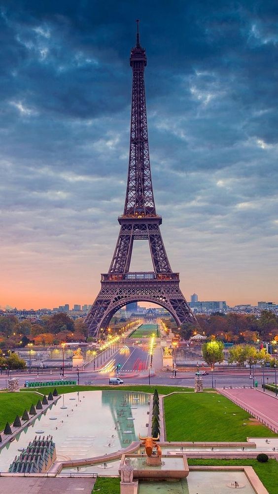 Detail Eiffel Tower Photo Background Nomer 11