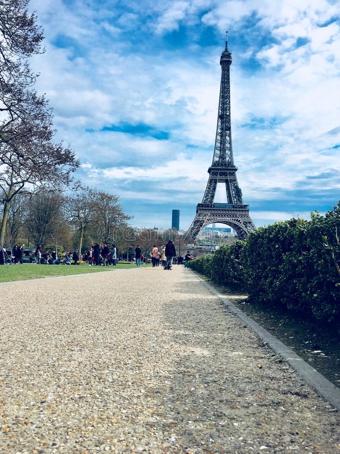 Detail Eiffel Tower Photo Background Nomer 10