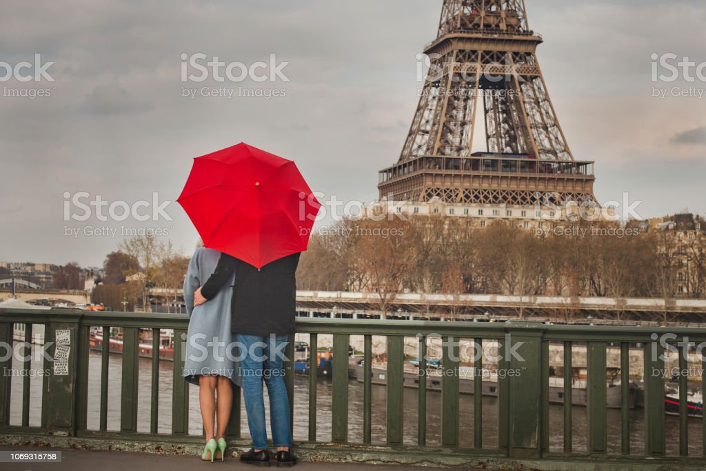 Detail Eiffel Tower Red Umbrella Painting Nomer 56