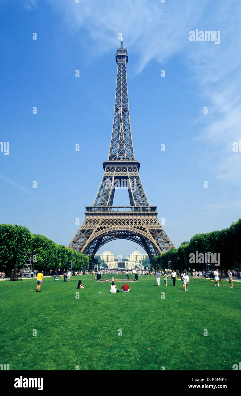 Detail Eiffel Tower Stock Photo Nomer 25