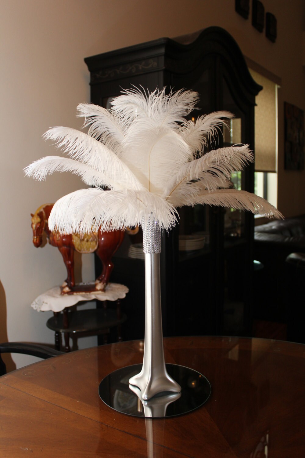 Detail Eiffel Tower Vase With Ostrich Feathers Nomer 11