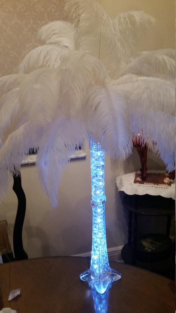 Detail Eiffel Tower Vase With Ostrich Feathers Nomer 15