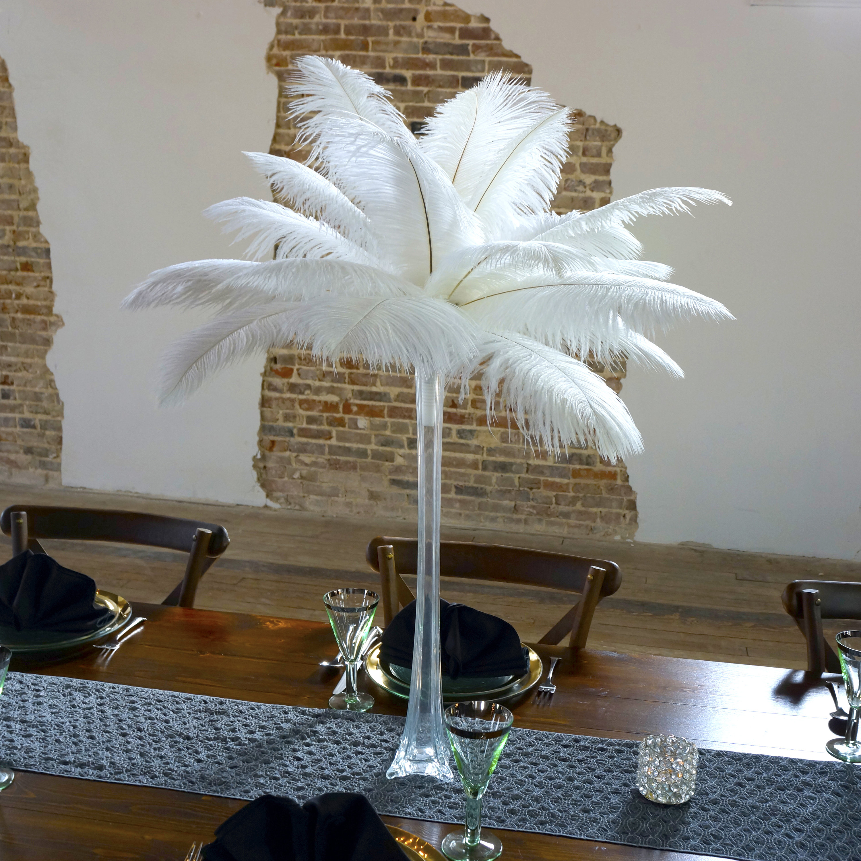 Detail Eiffel Tower Vase With Ostrich Feathers Nomer 17