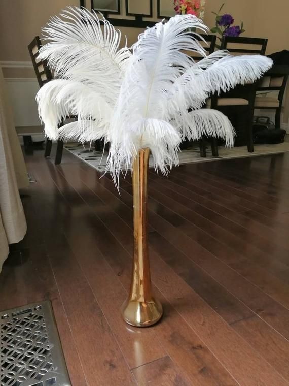 Detail Eiffel Tower Vase With Ostrich Feathers Nomer 18
