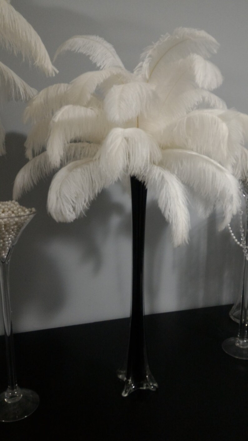 Detail Eiffel Tower Vase With Ostrich Feathers Nomer 19
