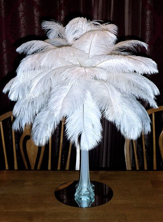 Detail Eiffel Tower Vase With Ostrich Feathers Nomer 20