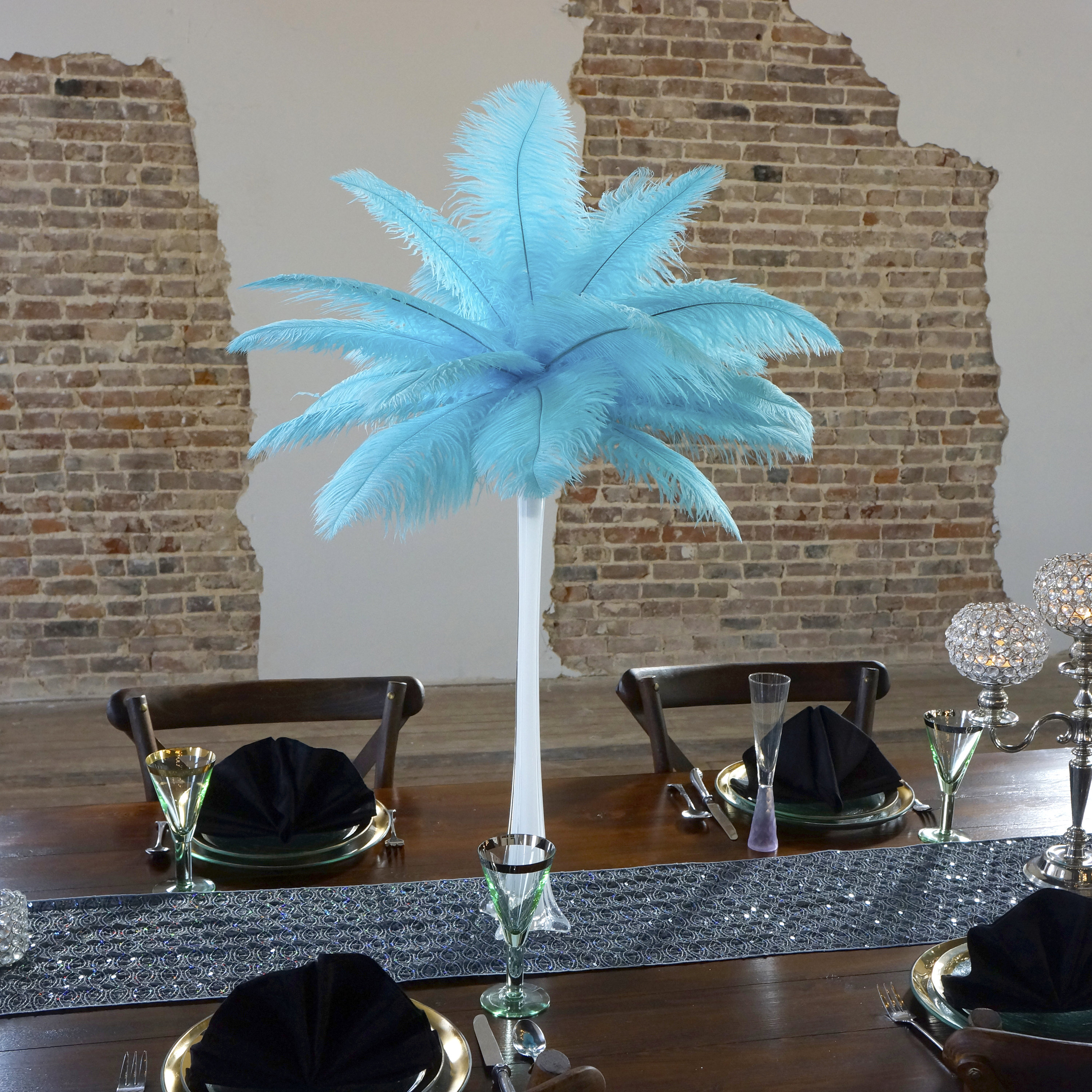 Detail Eiffel Tower Vase With Ostrich Feathers Nomer 23
