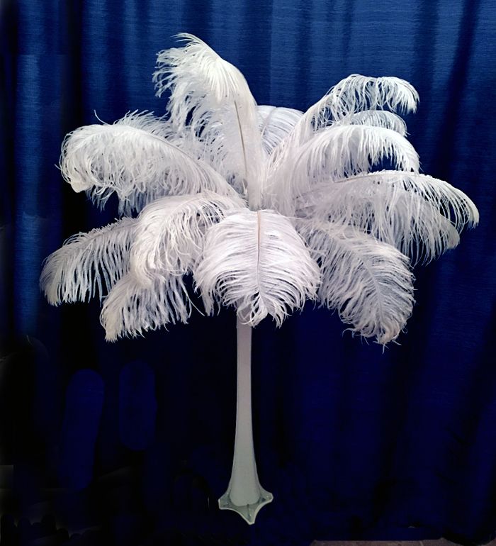 Detail Eiffel Tower Vase With Ostrich Feathers Nomer 25