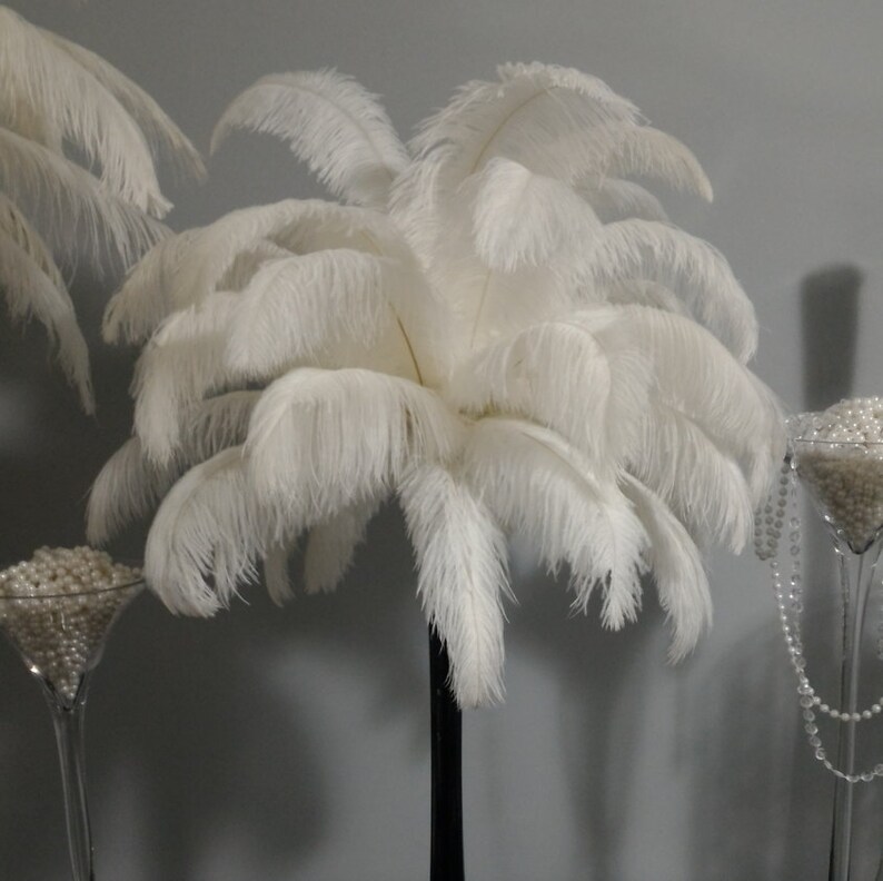 Detail Eiffel Tower Vase With Ostrich Feathers Nomer 27