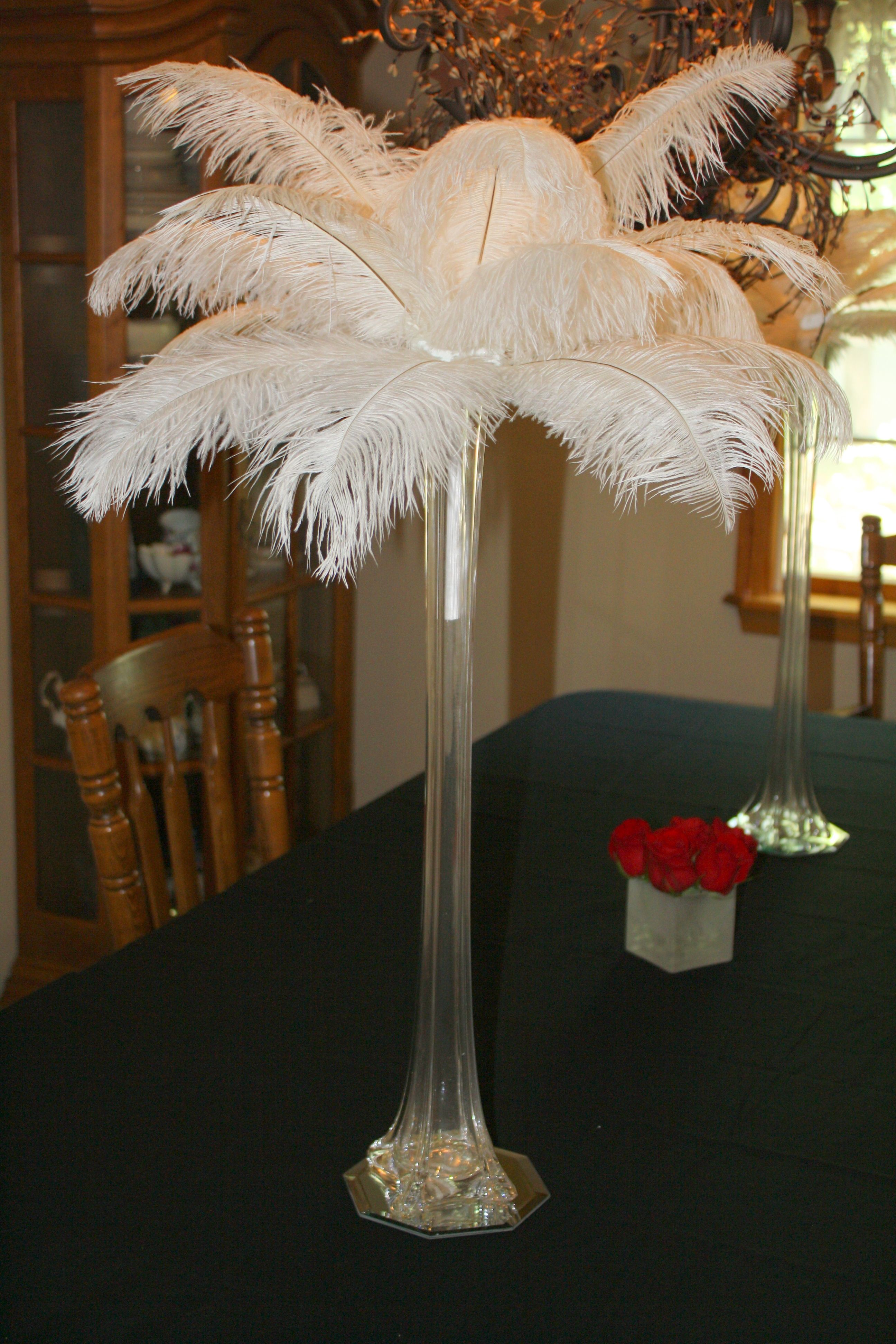 Detail Eiffel Tower Vase With Ostrich Feathers Nomer 28