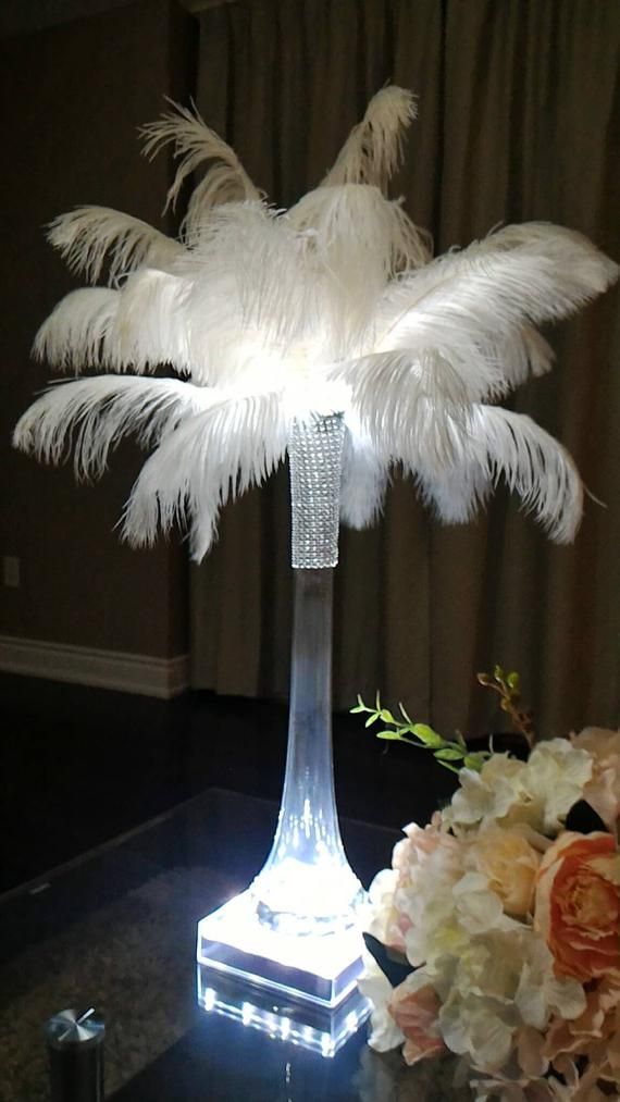 Detail Eiffel Tower Vase With Ostrich Feathers Nomer 4