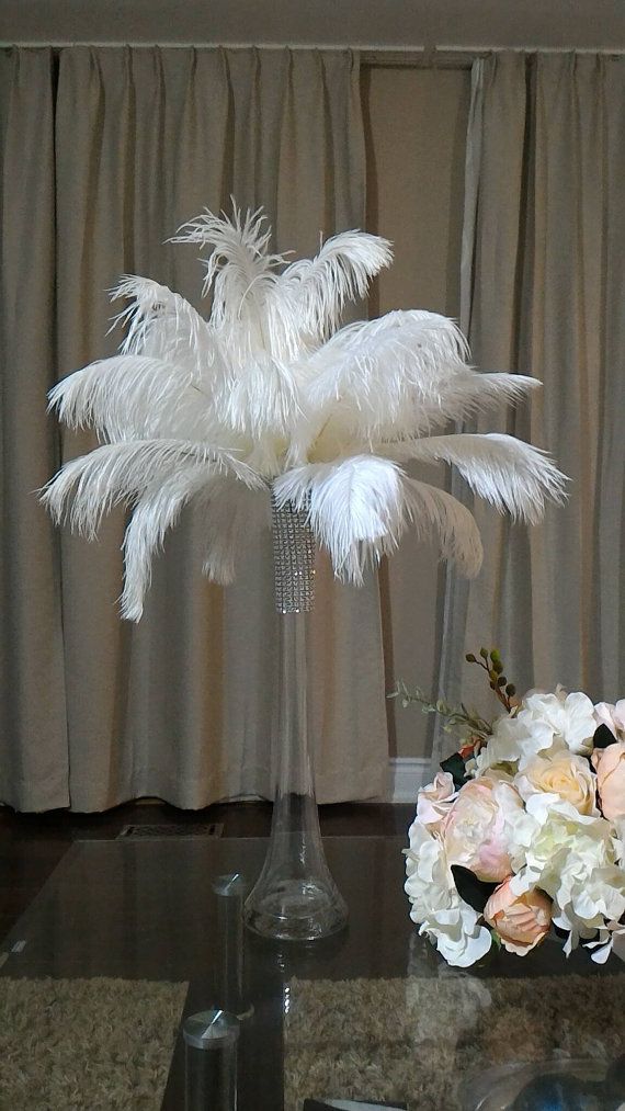 Detail Eiffel Tower Vase With Ostrich Feathers Nomer 29