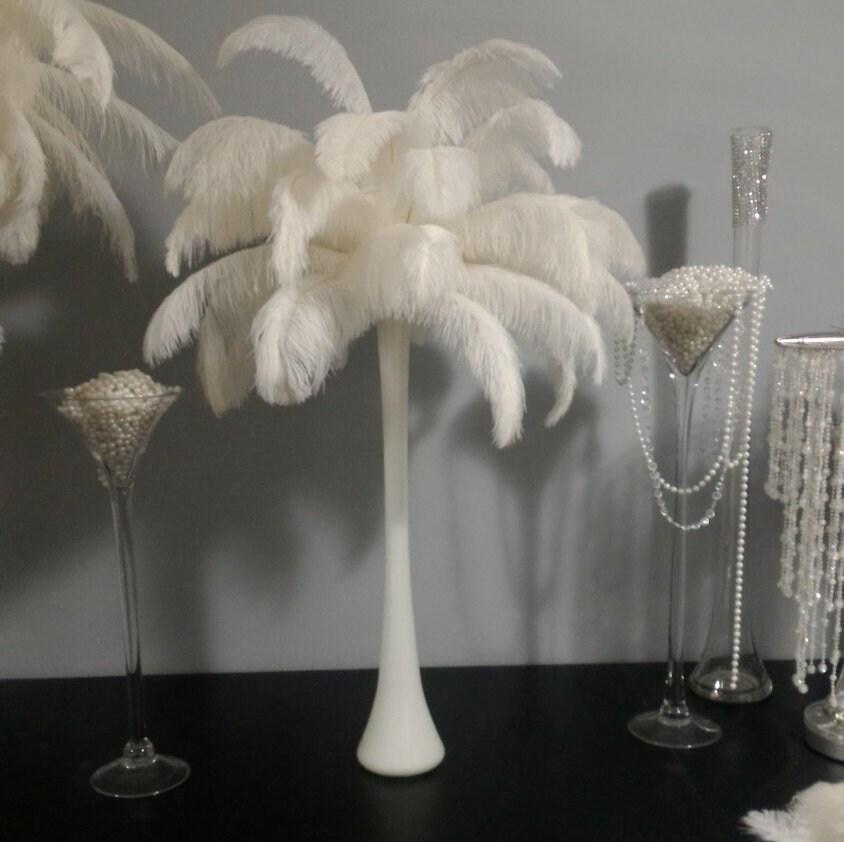 Detail Eiffel Tower Vase With Ostrich Feathers Nomer 31