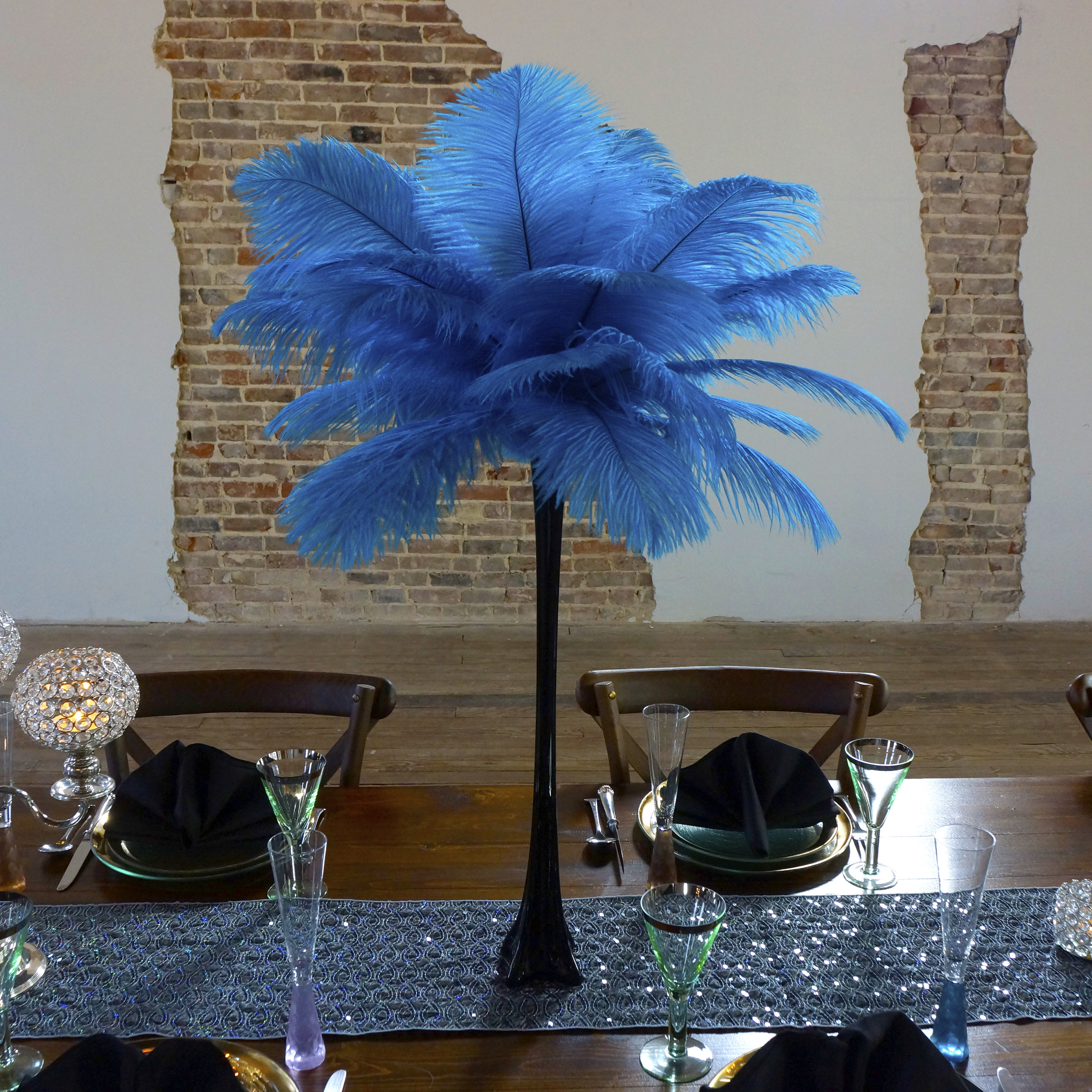 Detail Eiffel Tower Vase With Ostrich Feathers Nomer 33