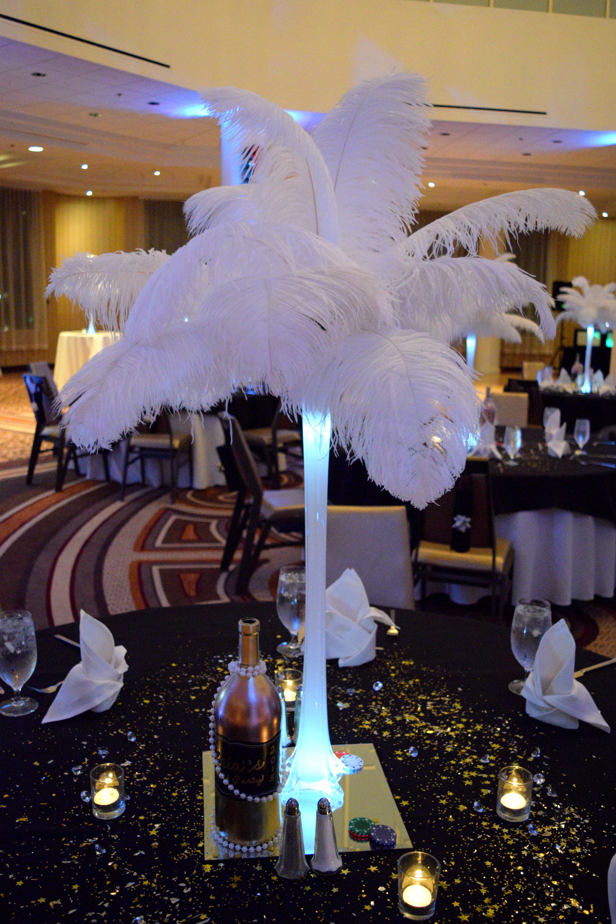 Detail Eiffel Tower Vase With Ostrich Feathers Nomer 8