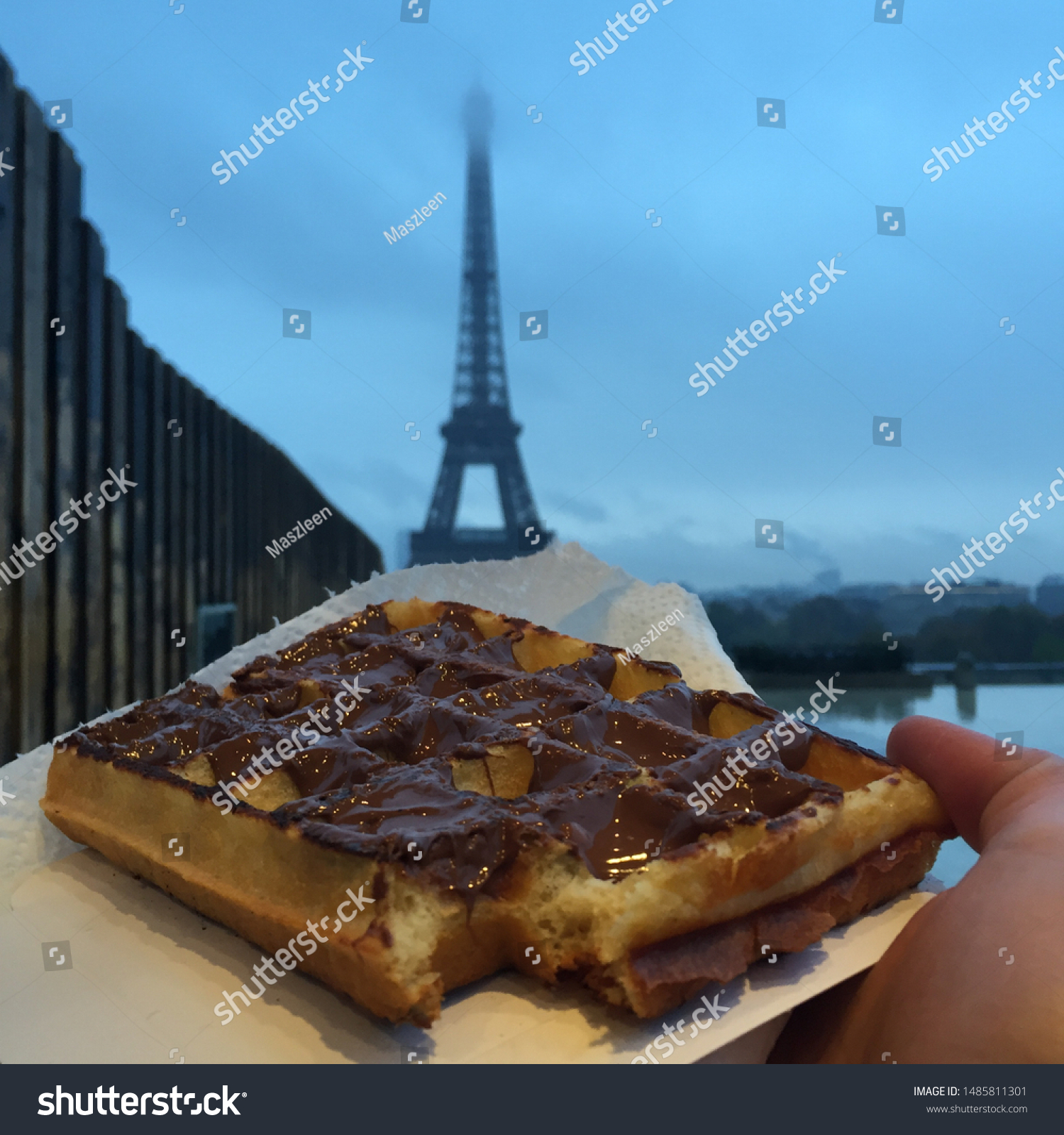 Detail Eiffel Waffle Nomer 24