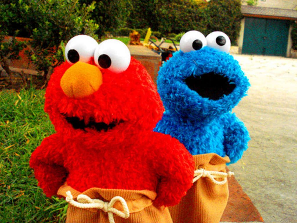 Detail Elmo Background Nomer 55