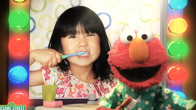 Detail Elmo Brush Your Teeth Youtube Nomer 29