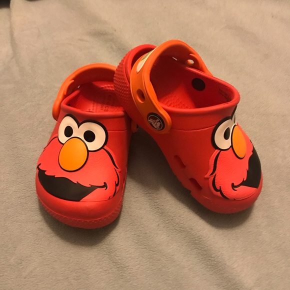 Detail Elmo Crocs Nomer 12