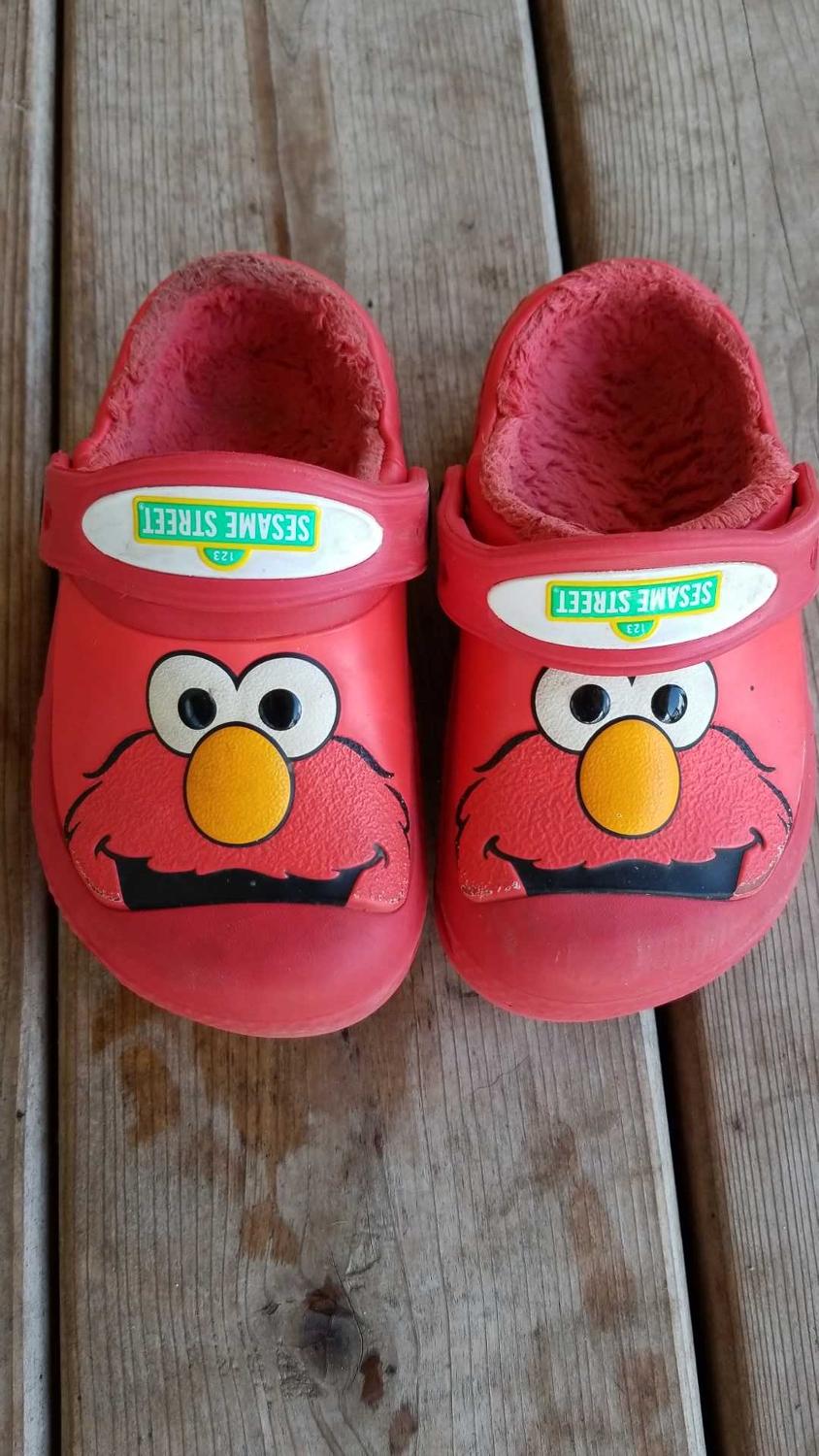 Detail Elmo Crocs Nomer 15