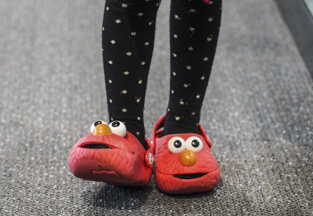 Detail Elmo Crocs Nomer 20