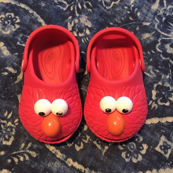 Detail Elmo Crocs Nomer 7