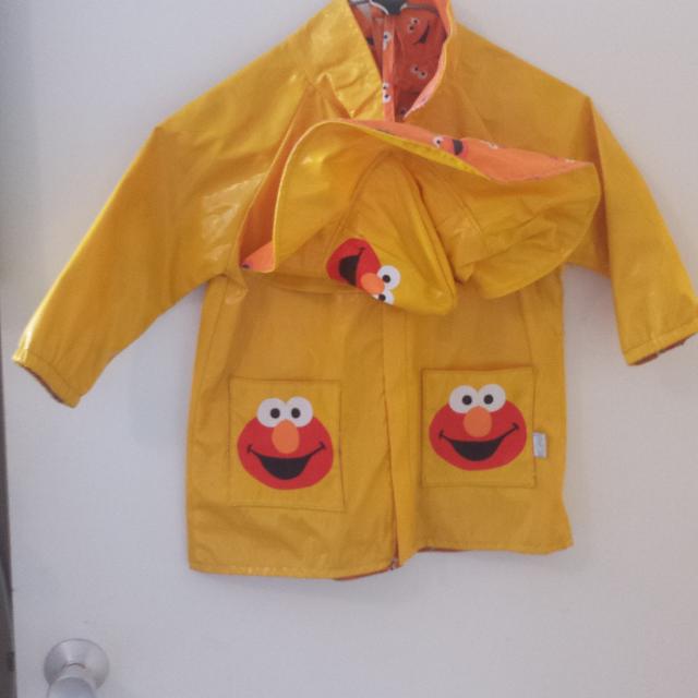 Detail Elmo Raincoat Nomer 8