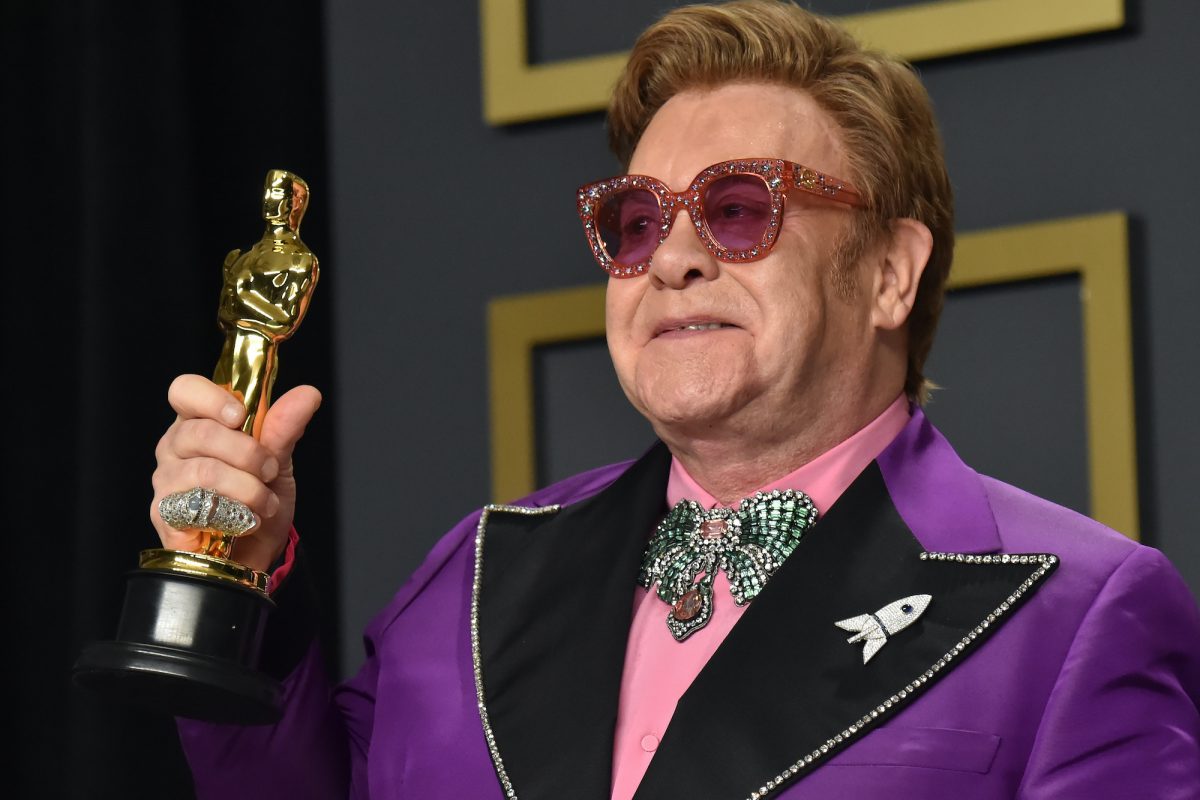 Detail Elton John Rowan Atkinson Nomer 20