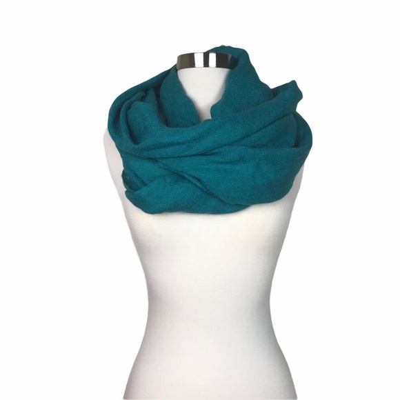 Detail Emerald Green Infinity Scarf Nomer 12