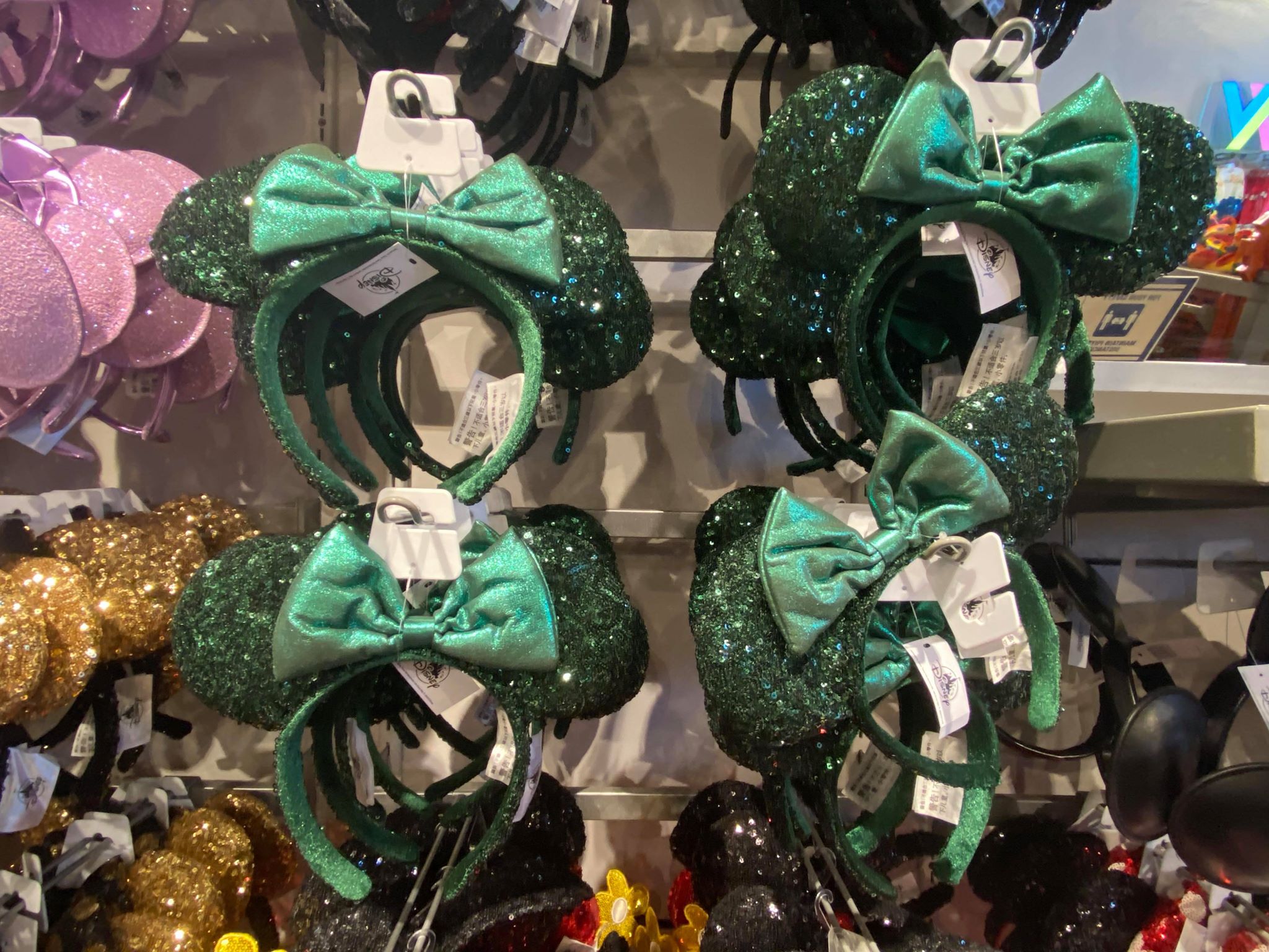 Detail Emerald Mickey Ears Nomer 25