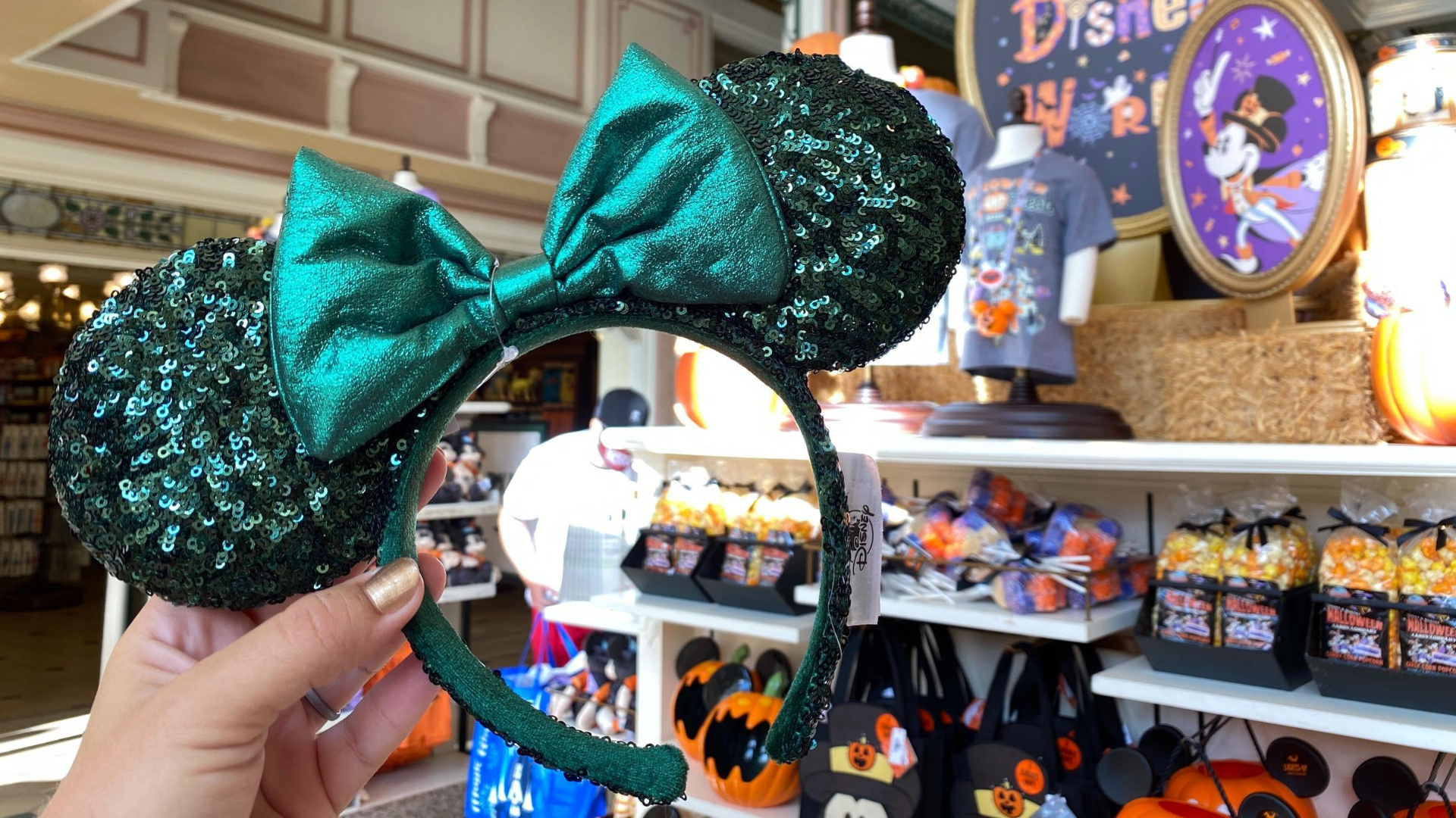 Detail Emerald Mickey Ears Nomer 4