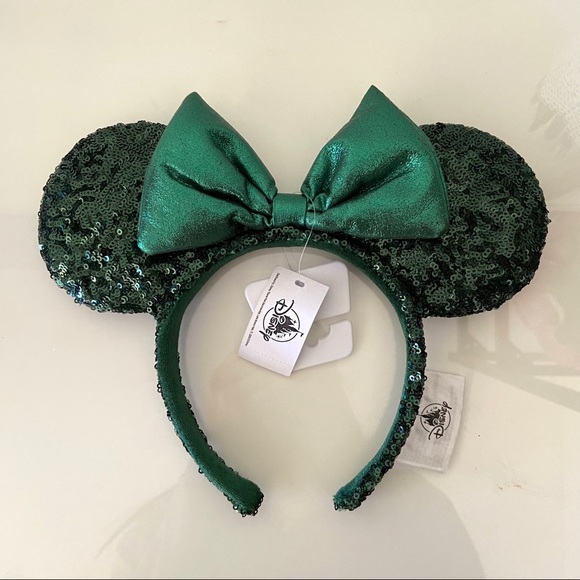 Detail Emerald Mickey Ears Nomer 34