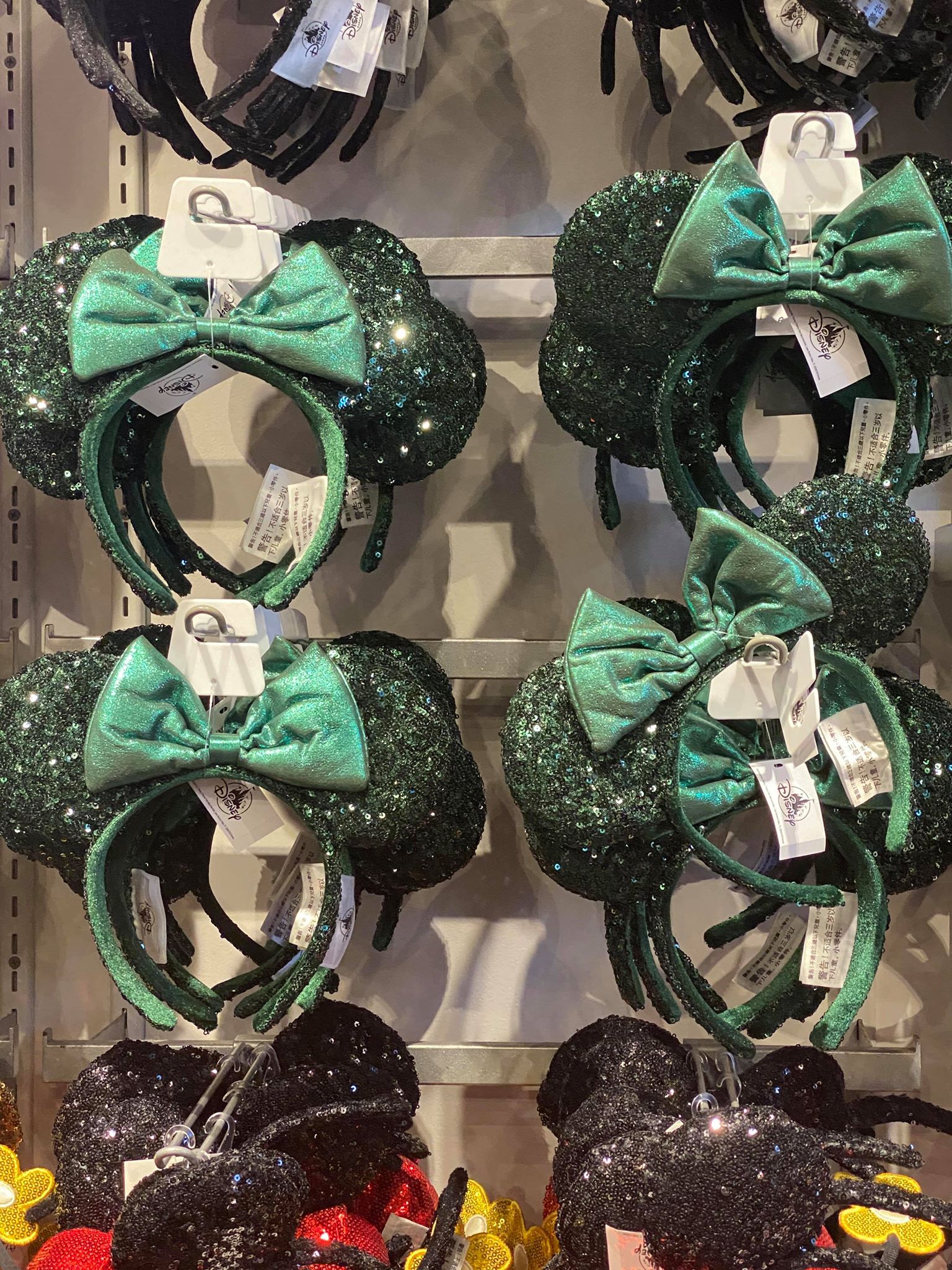 Detail Emerald Mickey Ears Nomer 10