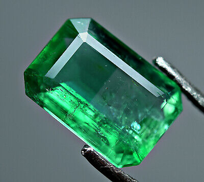 Detail Emerald Transparent Nomer 40