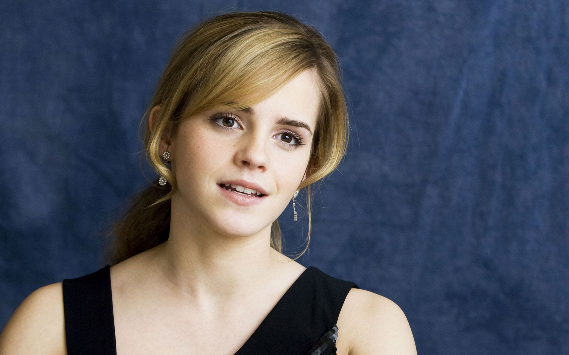 Detail Emma Watson Hd Wallpaper Nomer 37